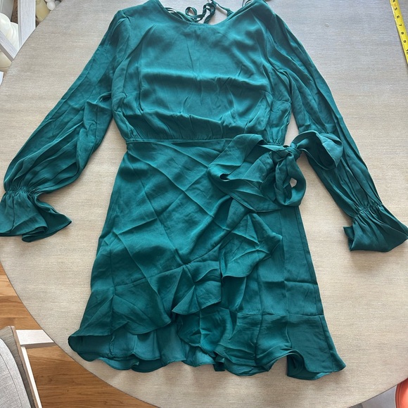 SELFIE LESLIE Darla Long Sleeve Satin Dress Forest Green L nwt - Picture 8 of 13